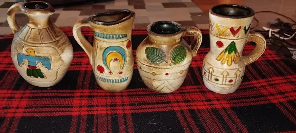 4 Small Native American Style Pottery Jugs Great Condition Rare